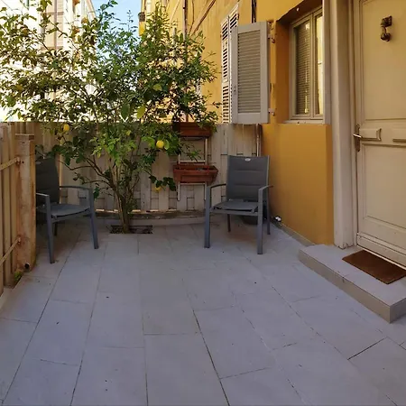 Apartment Centre *